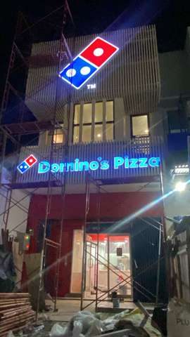 Dokumentasi pekerjaan: signage gerai ritel oleh CV Smart Indonesia.