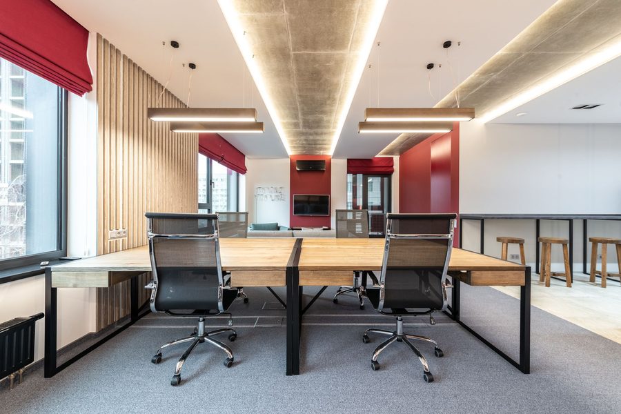 Interior kantor modern hasil renovasi