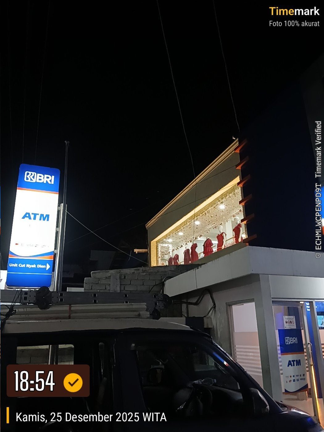Pylon sign BRI Unit Cut Nyak Dien menyala di malam hari
